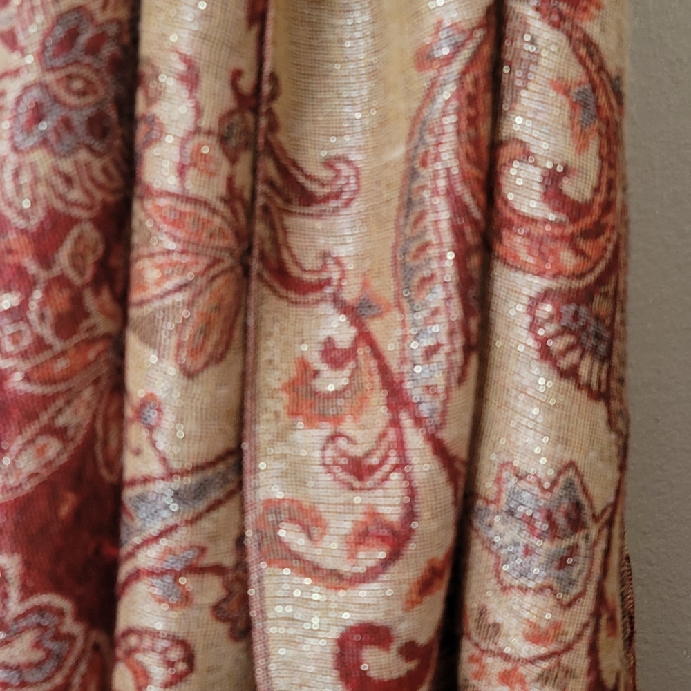 Beautiful Scarf - Picture 2 of 4